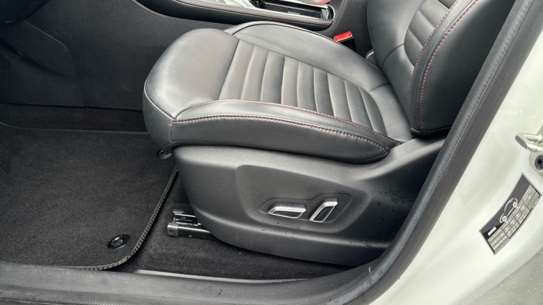 MG Hs 1.5 T-GDI PHEV Exclusive 5dr Auto Hatchback